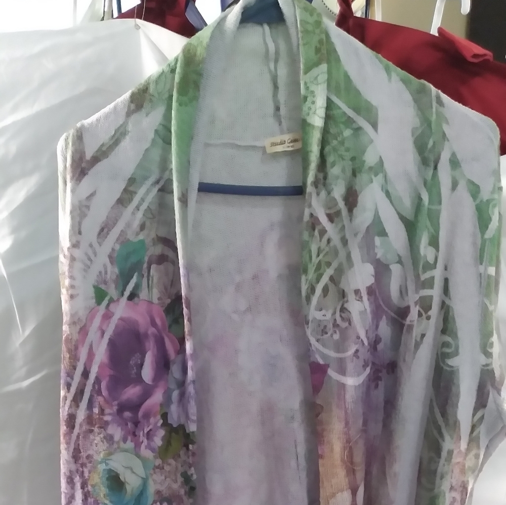 (124) Studio Gem Cardigan Size XL